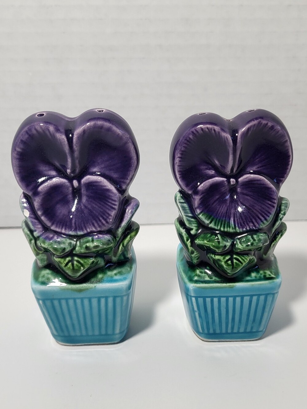 Vintage Hand-Painted Purple Pansy Flowerpot Salt & Pepper Shakers